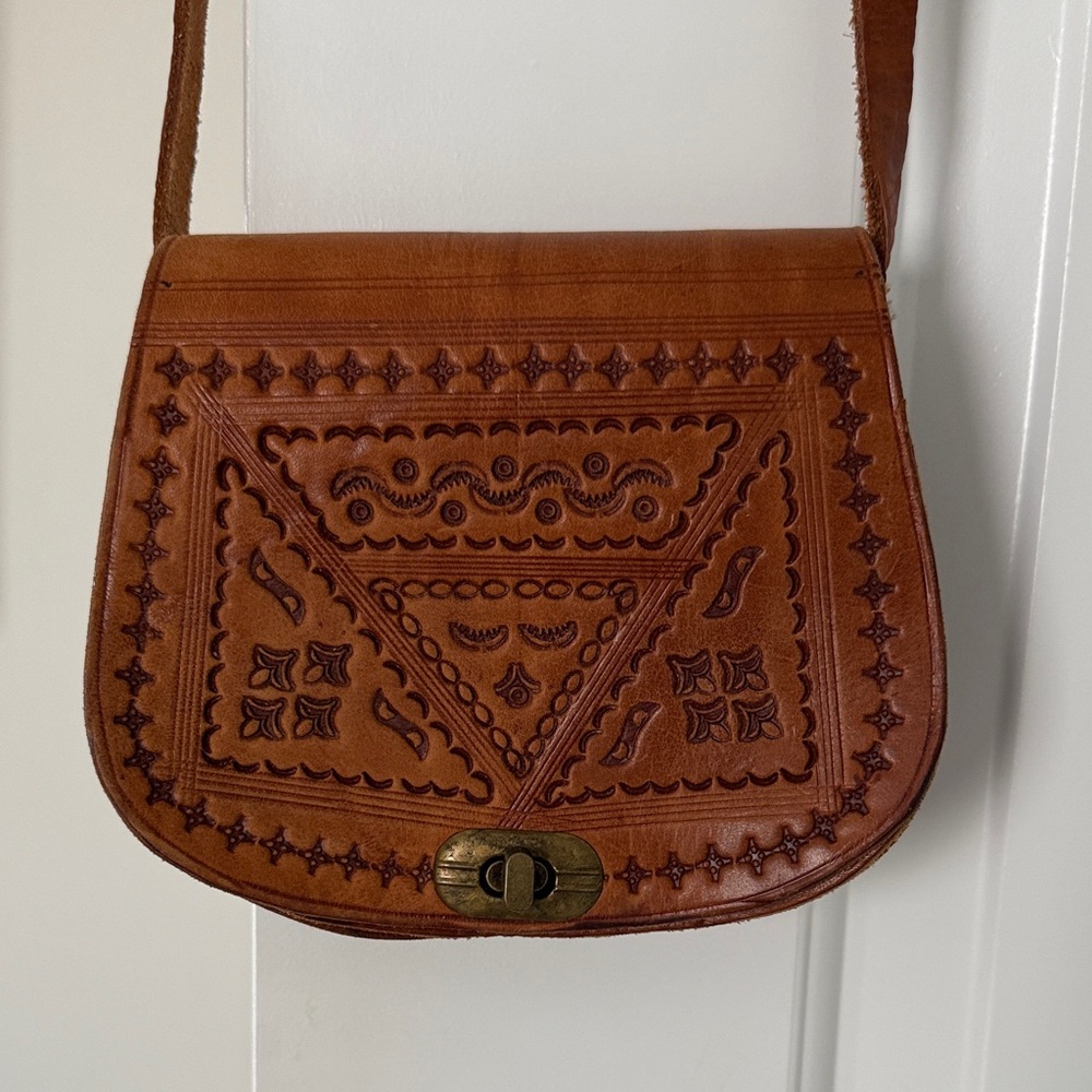 Vintage leather shoulder bag